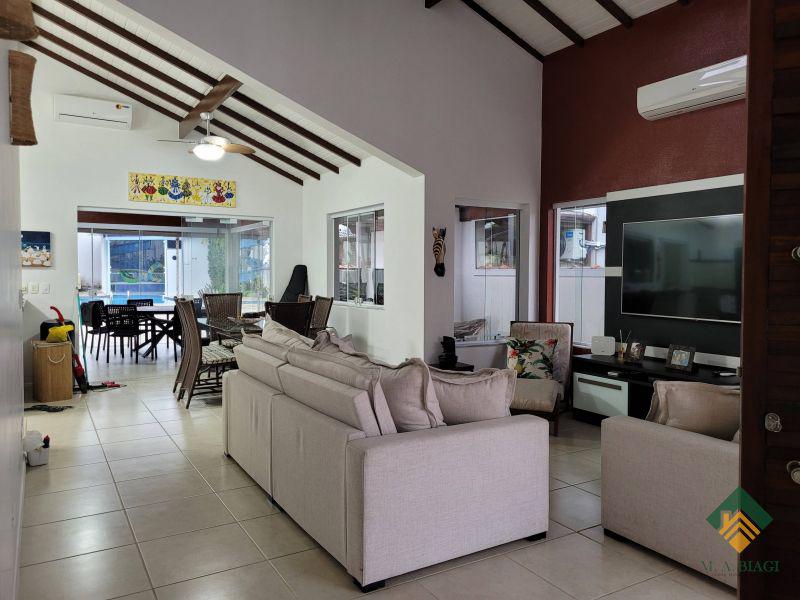 Casa, 3 quartos, 270 m² - Foto 1